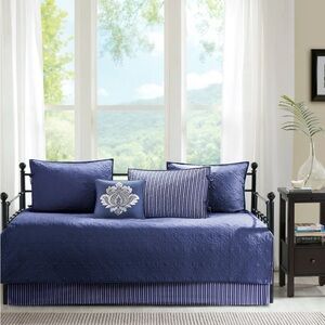 Elegant Blue Daybed Set